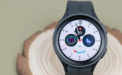 三星更新了GalaxyWatch4增强了健康和保健功能确认谷歌助手